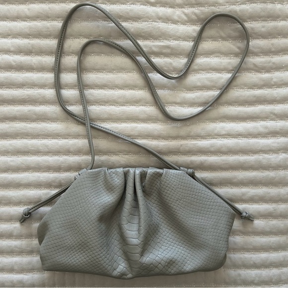 Banana Republic Soft Pouch Crossbody Bag Clutch in Grey Snake - Picture 3 of 10